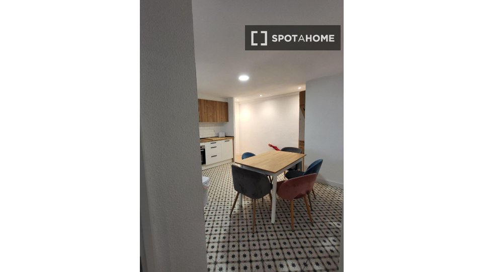 Double room Alicante, 5 beds, 120m² — photo 18