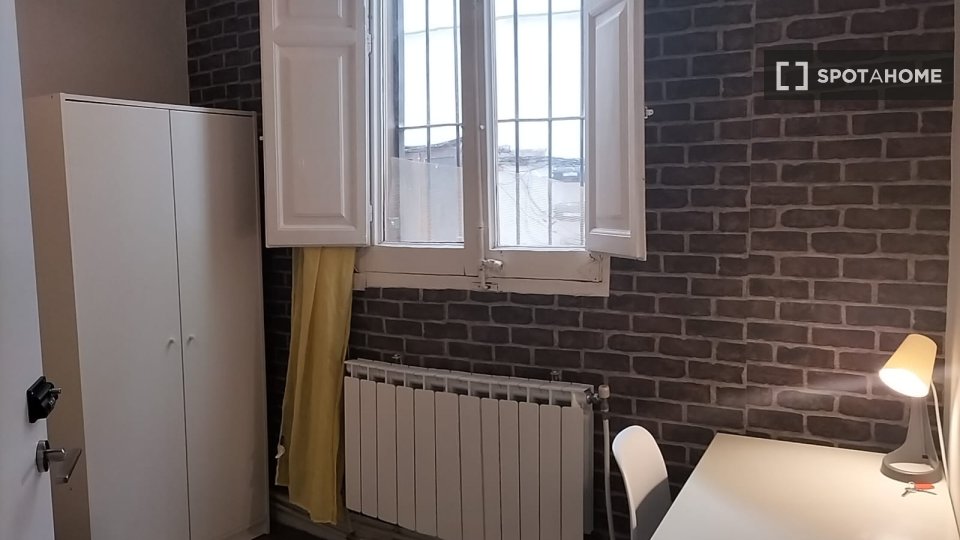 Double room Madrid, 5 beds, 100m² — photo 4