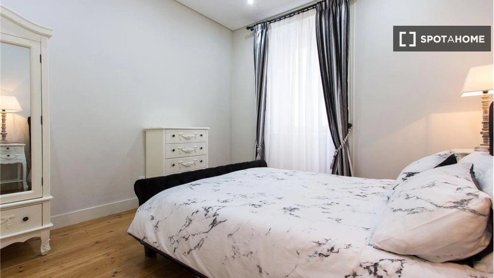 Apartment Lisbon, 2 beds, 130m² — photo 3