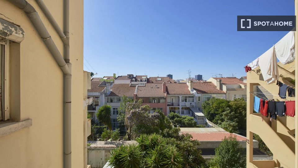 Double room Lisbon, 4 beds — photo 13