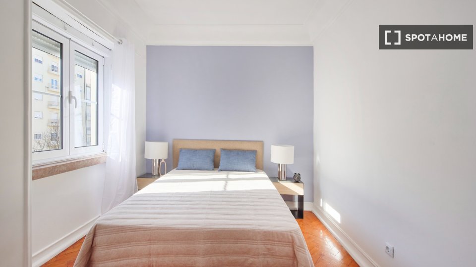 Double room Lisbon, 6 beds — photo 37