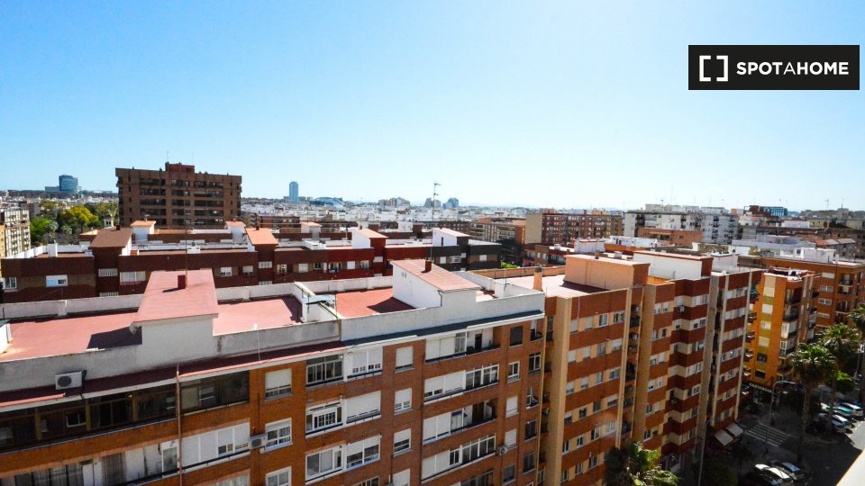 Apartment Valencia, 4 beds, 90m² — photo 14