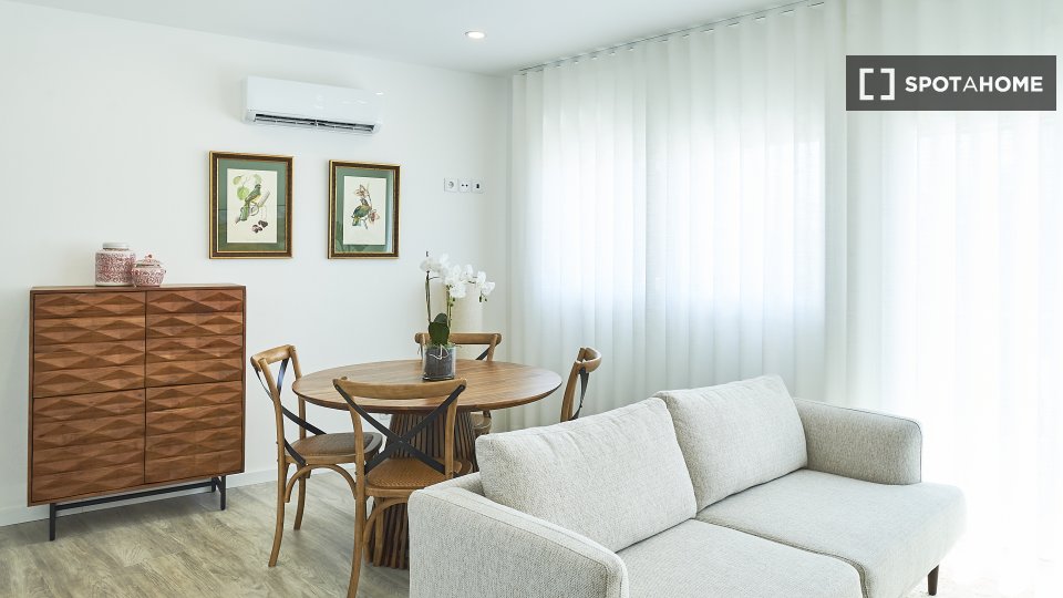 Apartment Lisbon, 2 beds, 61m² — photo 12