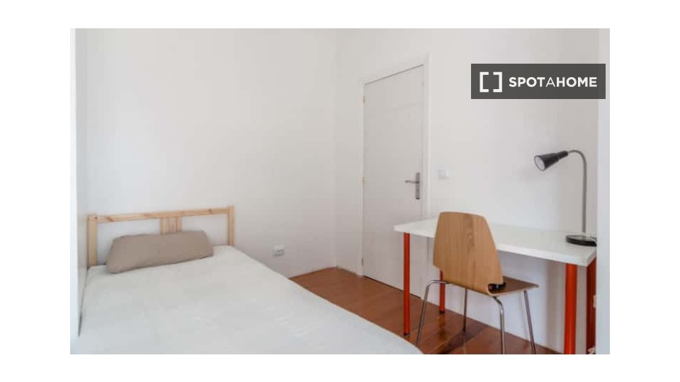 Double room Lisbon, 7 beds — photo 32
