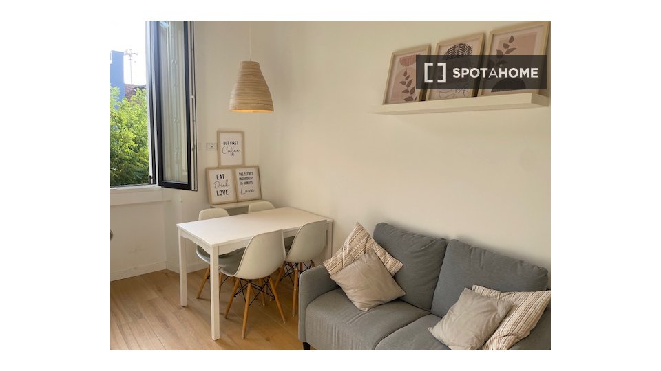 Double room Milan, 2 beds — photo 5