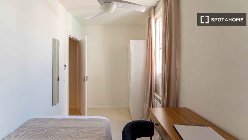 Double room Madrid, 3 beds — photo 6