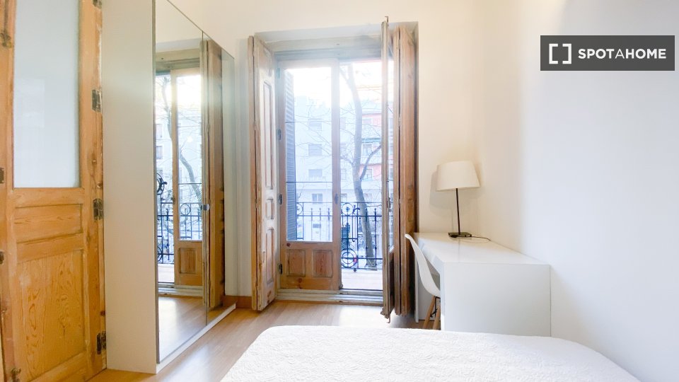 Double room Madrid, 4 beds, 60m² — photo 5