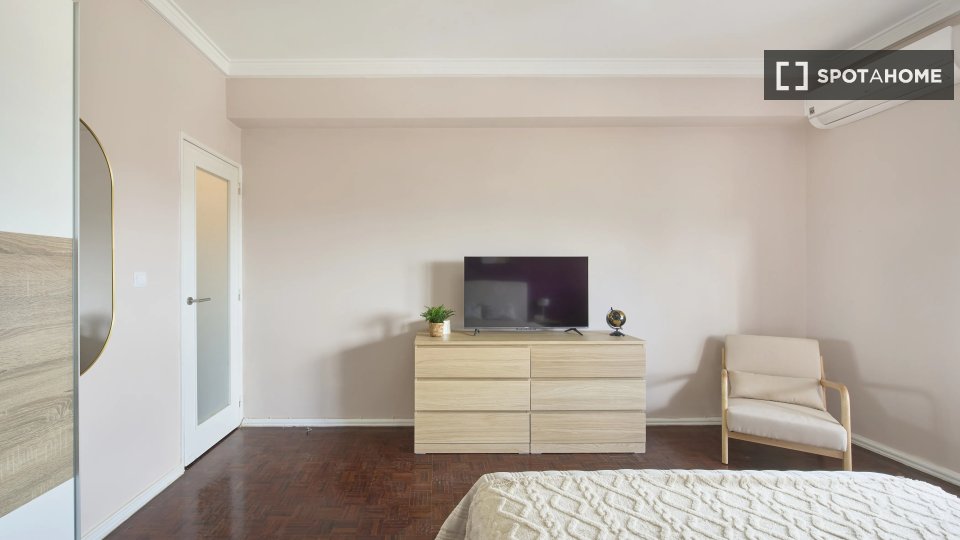 Double room Lisbon, 4 beds — photo 4