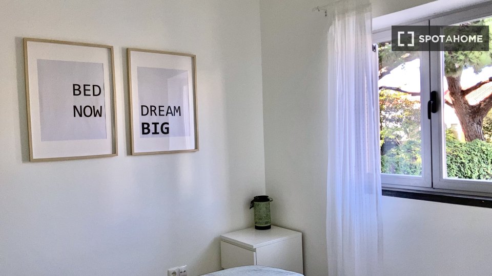 Double room Lisbon, 2 beds — photo 7