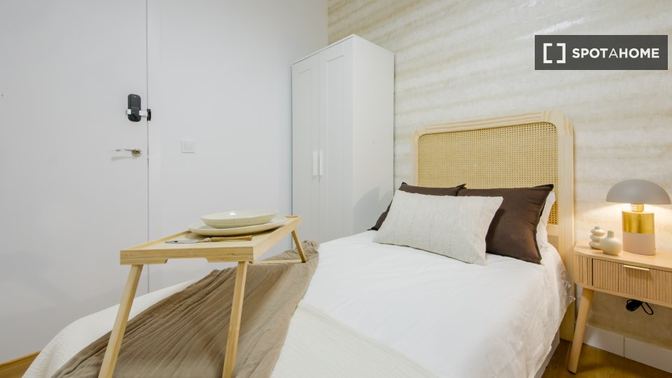 Double room Madrid, 13 beds, 266m² — photo 10