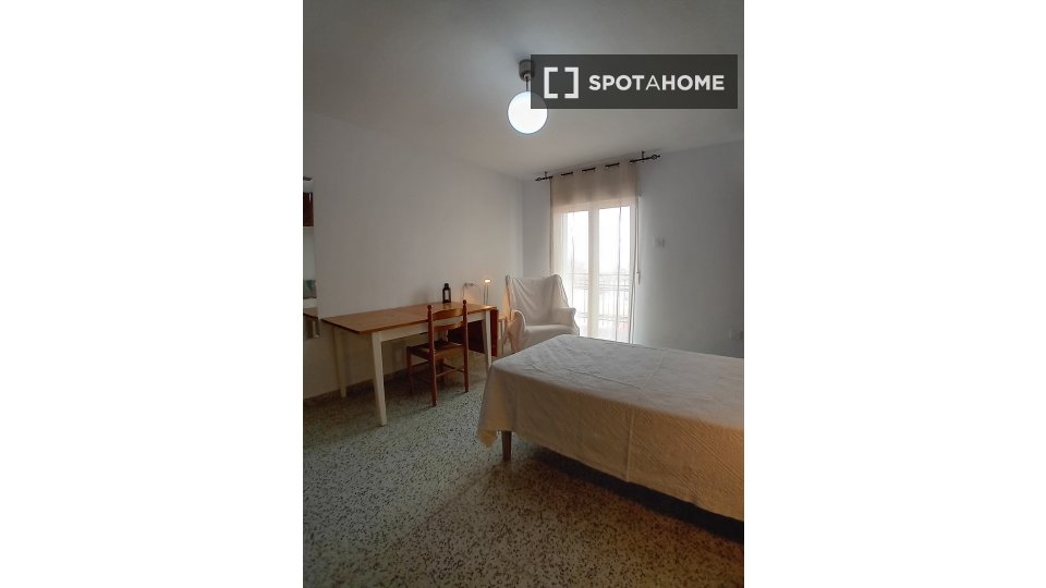 Double room Alicante, 5 beds, 140m² — photo 10