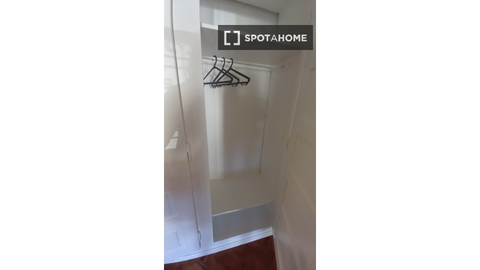 Double room Lisbon, 5 beds, 130m² — photo 11