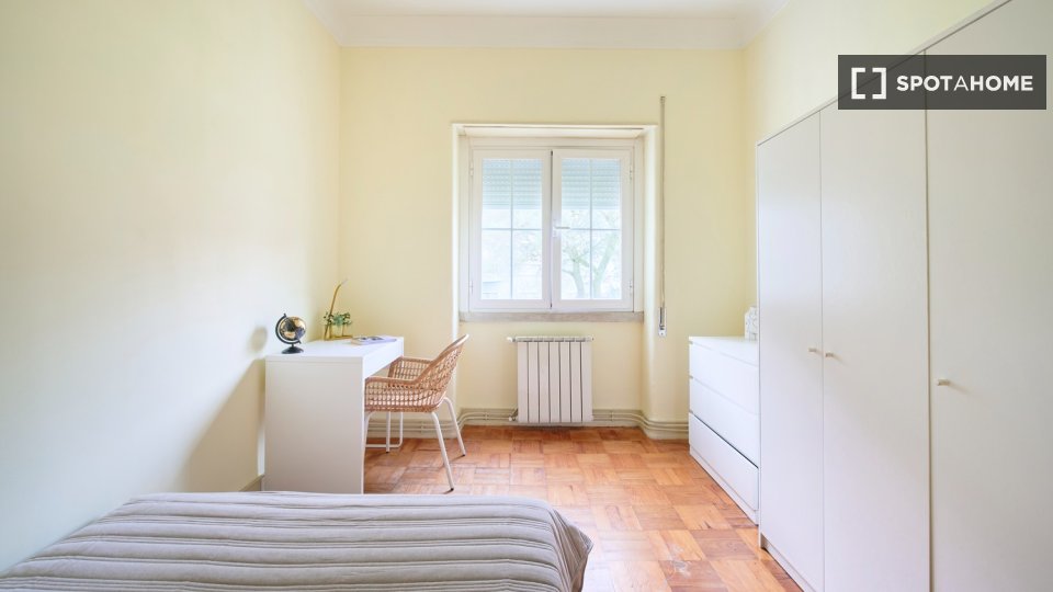 Double room Lisbon, 6 beds — photo 8