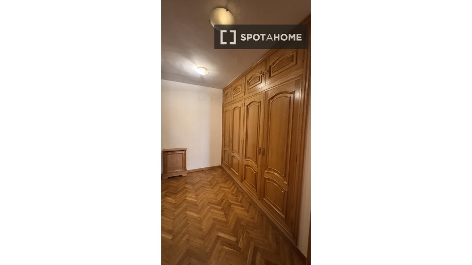 Double room Valencia, 5 beds, 240m² — photo 4