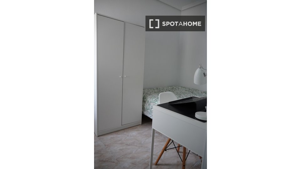 Double room Madrid, 6 beds — photo 1