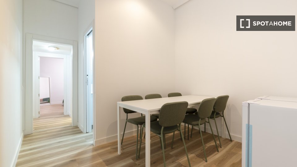 Double room Madrid, 5 beds — photo 4