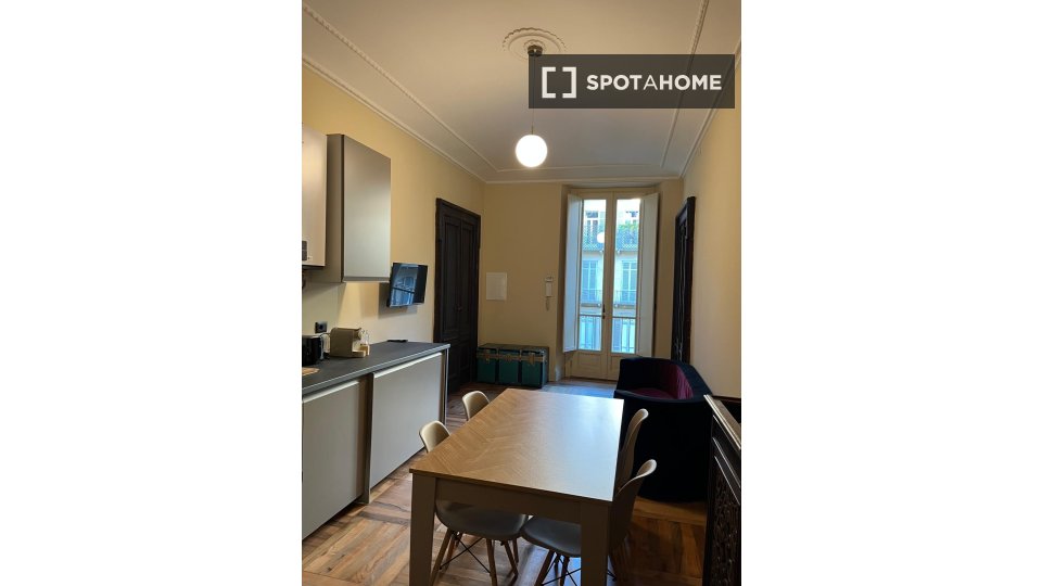 Double room Turin, 3 beds, 70m² — photo 13