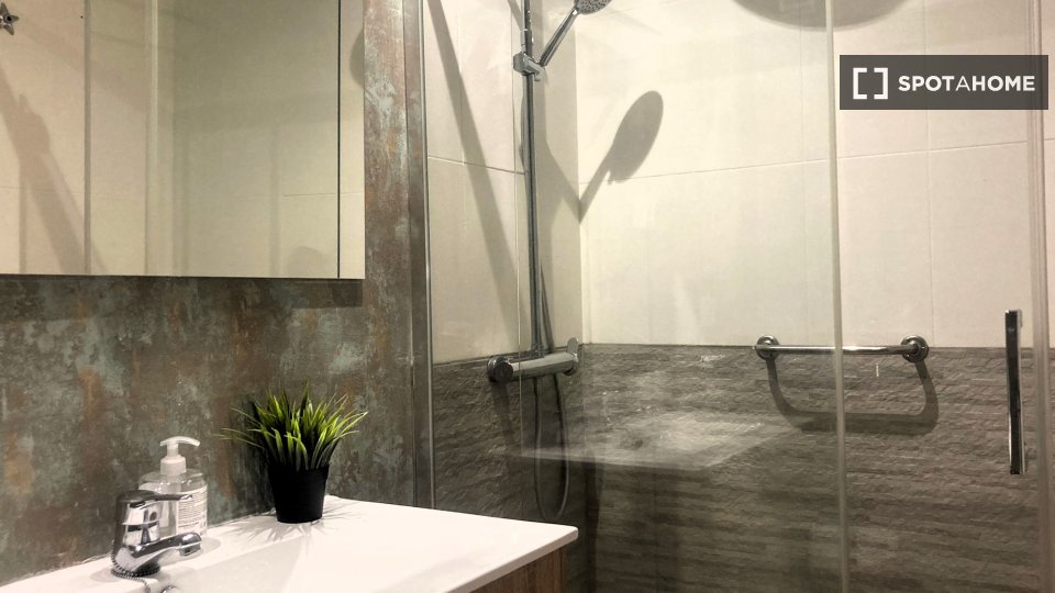 Double room Madrid, 5 beds, 140m² — photo 24