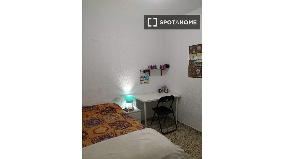 Double room Granada, 4 beds, 100m² — photo 7