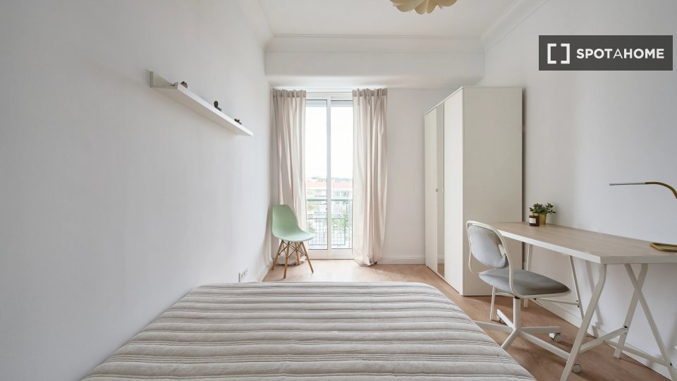 Double room Lisbon, 6 beds — photo 13