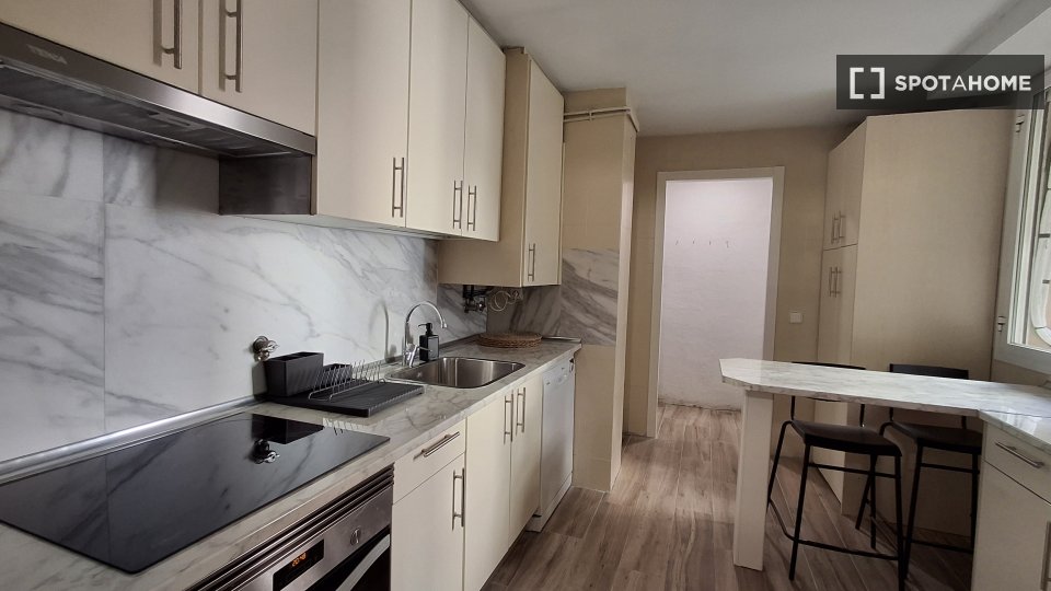 Double room Madrid, 6 beds — photo 3
