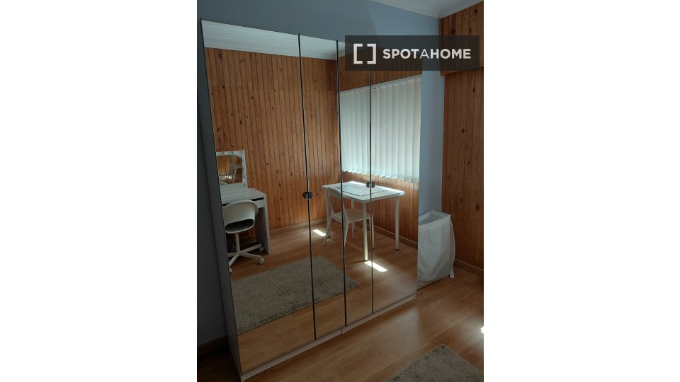 Double room Lisbon, 3 beds, 124m² — photo 14