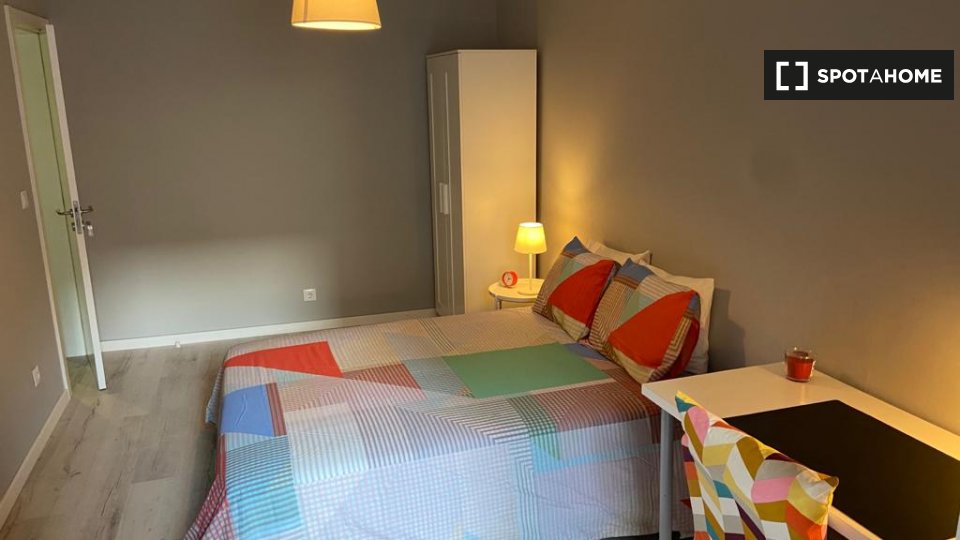 Double room Lisbon, 5 beds, 85m² — photo 2