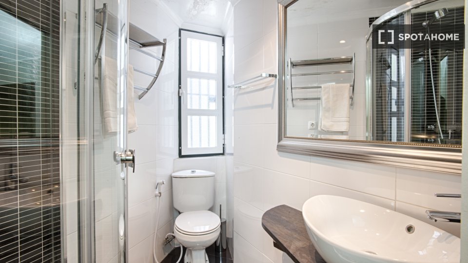 Apartment Lisbon, 2 beds, 85m² — photo 1