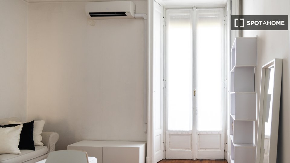 Apartment Milan, 2 beds, 65m² — photo 5