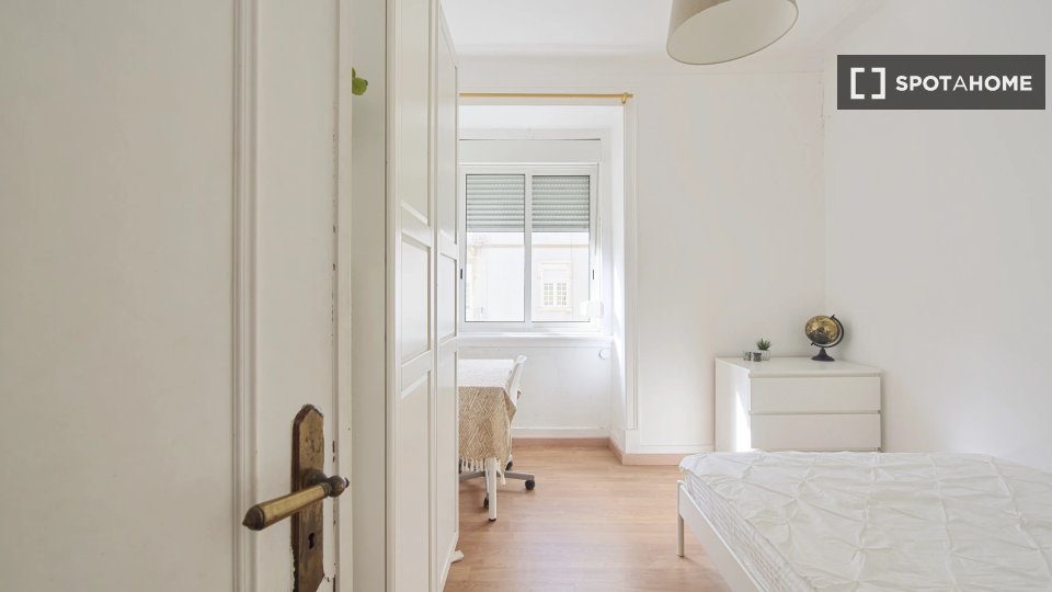 Double room Lisbon, 4 beds — photo 17