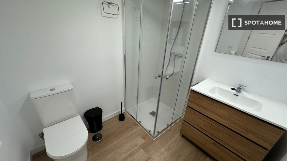 Double room Malaga, 9 beds, 25m² — photo 9
