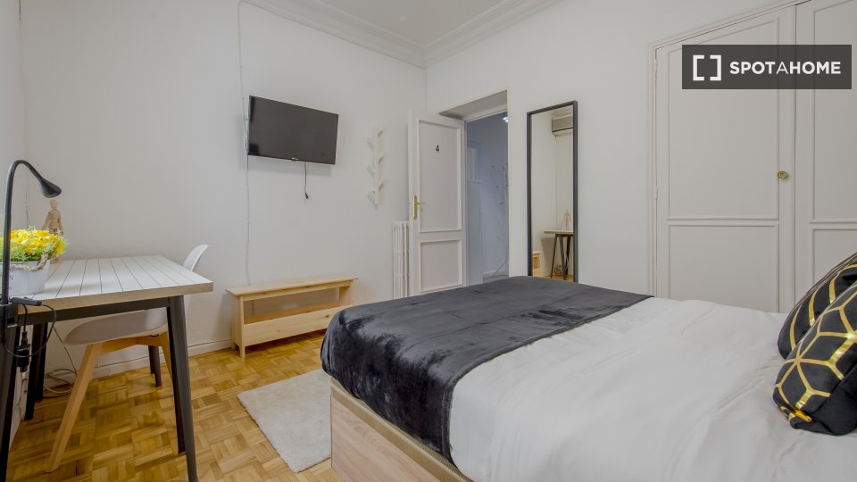Double room Madrid, 5 beds, 120m² — photo 19