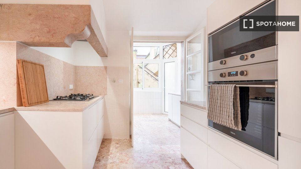 Double room Lisbon, 7 beds — photo 38