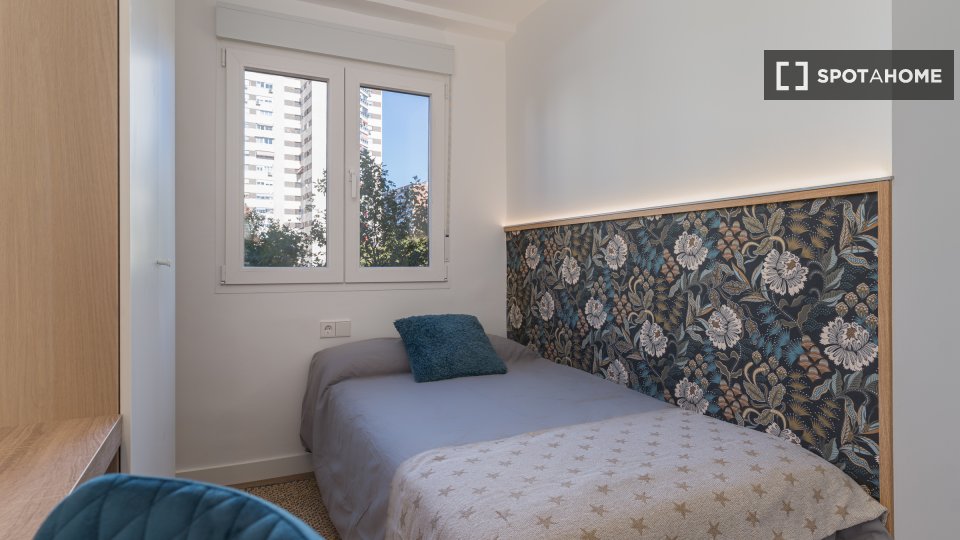 Double room Madrid, 6 beds — photo 9