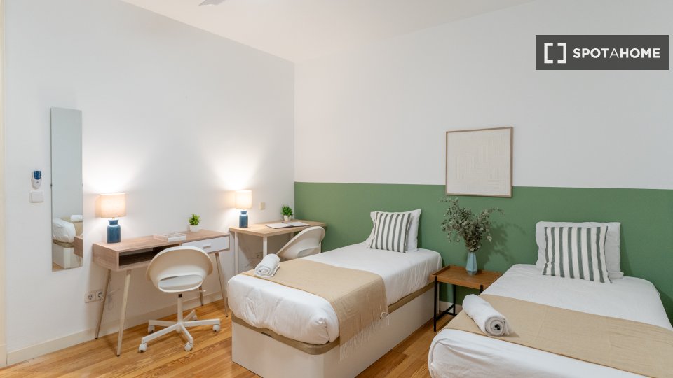 Double room Madrid, 4 beds — photo 10