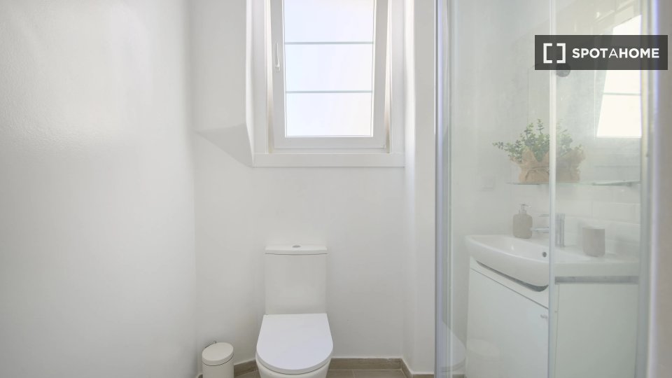 Double room Lisbon, 9 beds — photo 13