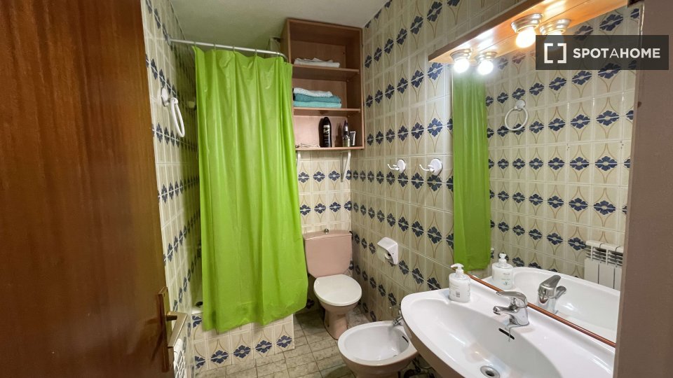 Double room Barcelona, 3 beds, 12m² — photo 13
