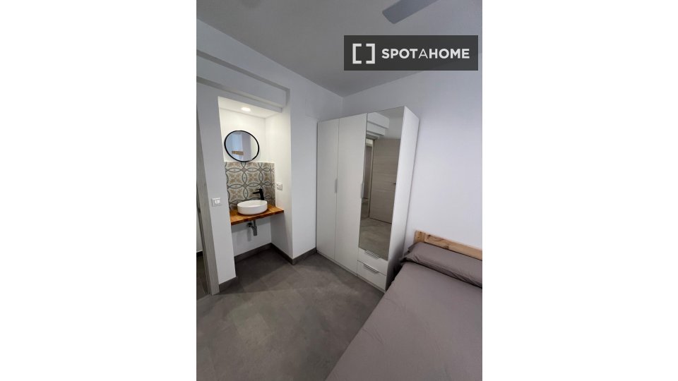 Double room Alicante, 5 beds — photo 10