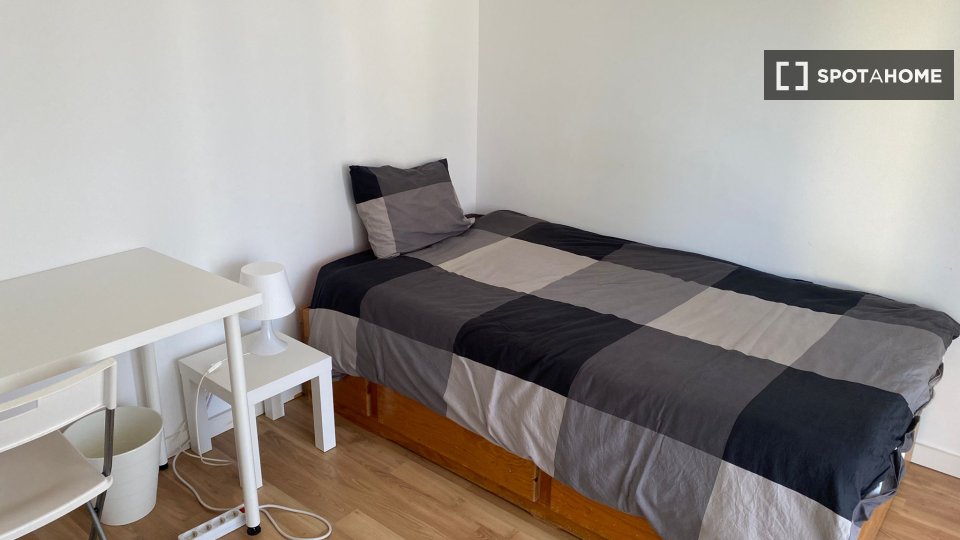 Double room Lisbon, 8 beds — photo 38