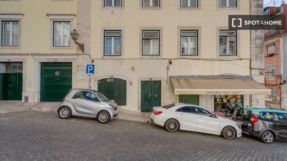 Apartment Lisbon, 2 beds — photo 26
