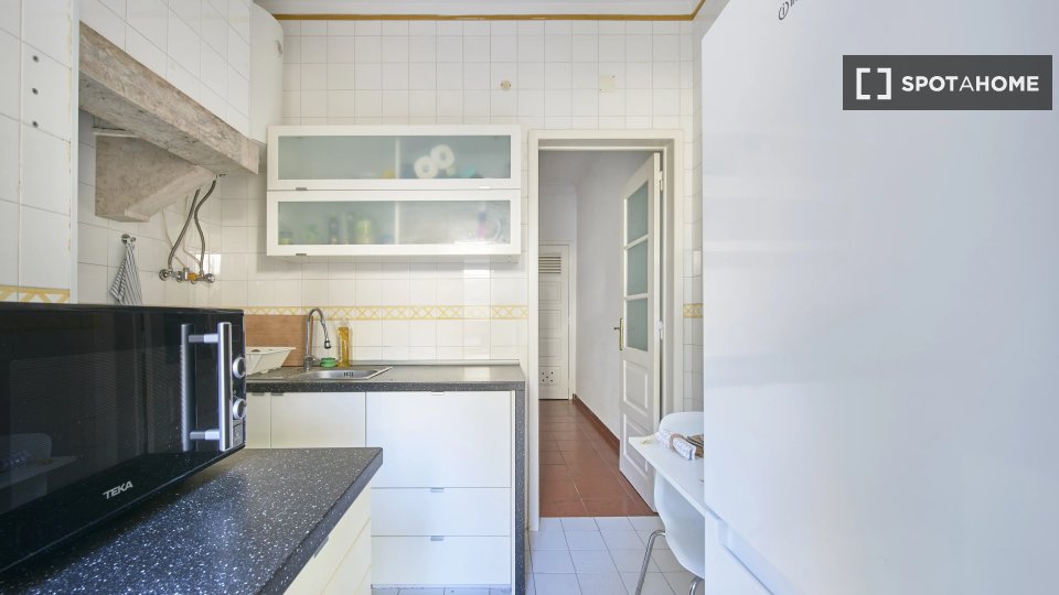 Double room Lisbon, 4 beds — photo 18