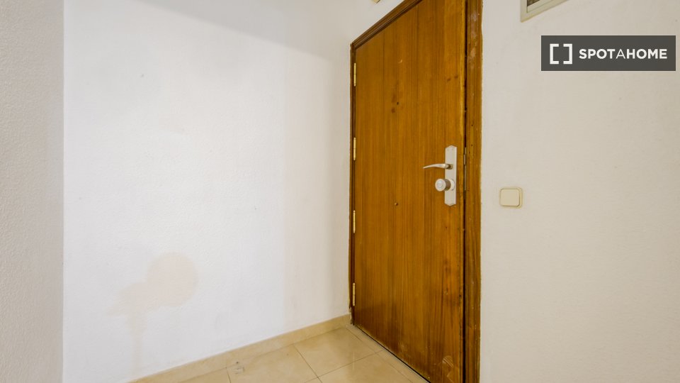 Double room Madrid, 7 beds, 113m² — photo 9