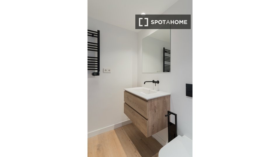 Double room Madrid, 6 beds — photo 11
