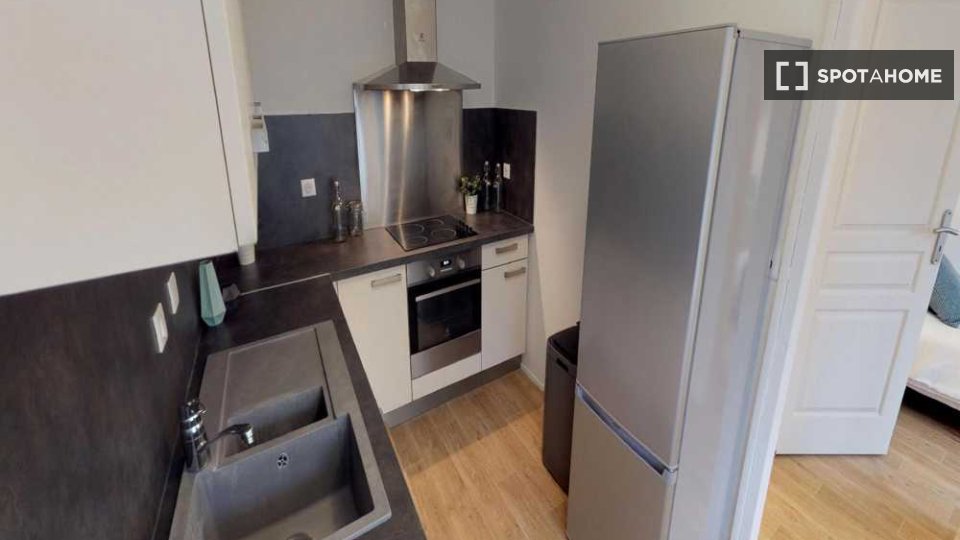 Double room Lille, 3 beds, 70m² — photo 3