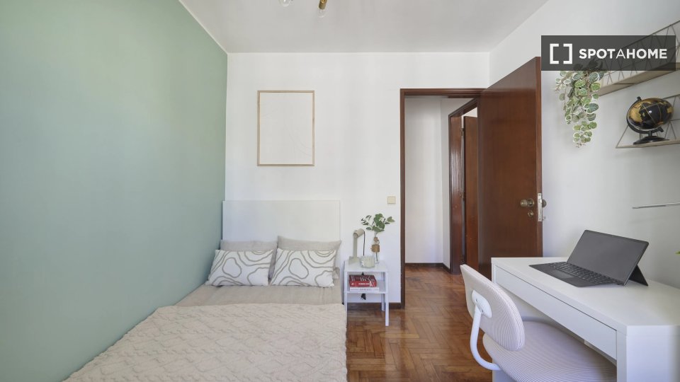 Double room Lisbon, 5 beds — photo 7