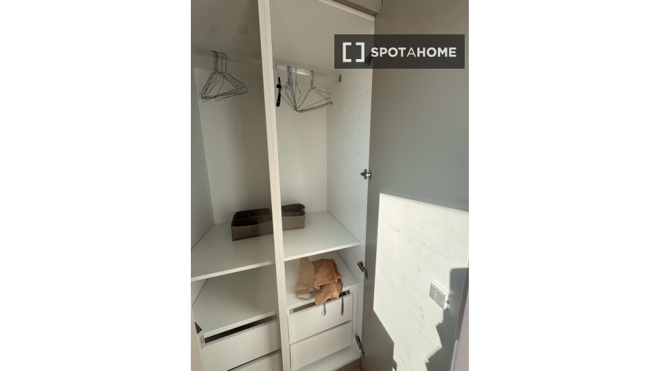 Apartment Lisbon, 2 beds, 45m² — photo 3