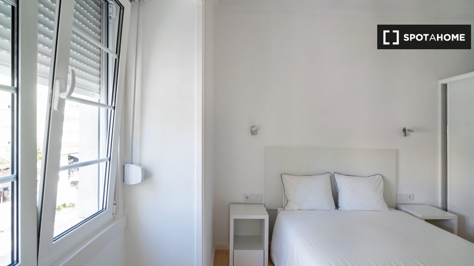 Double room Lisbon, 7 beds, 210m² — photo 2