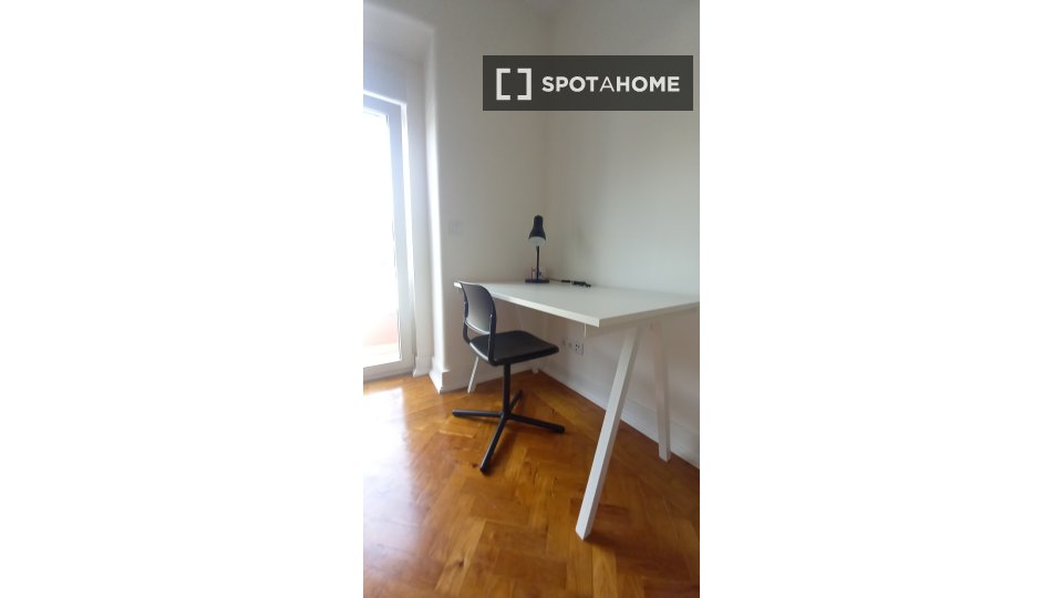 Double room Lisbon, 5 beds, 130m² — photo 11