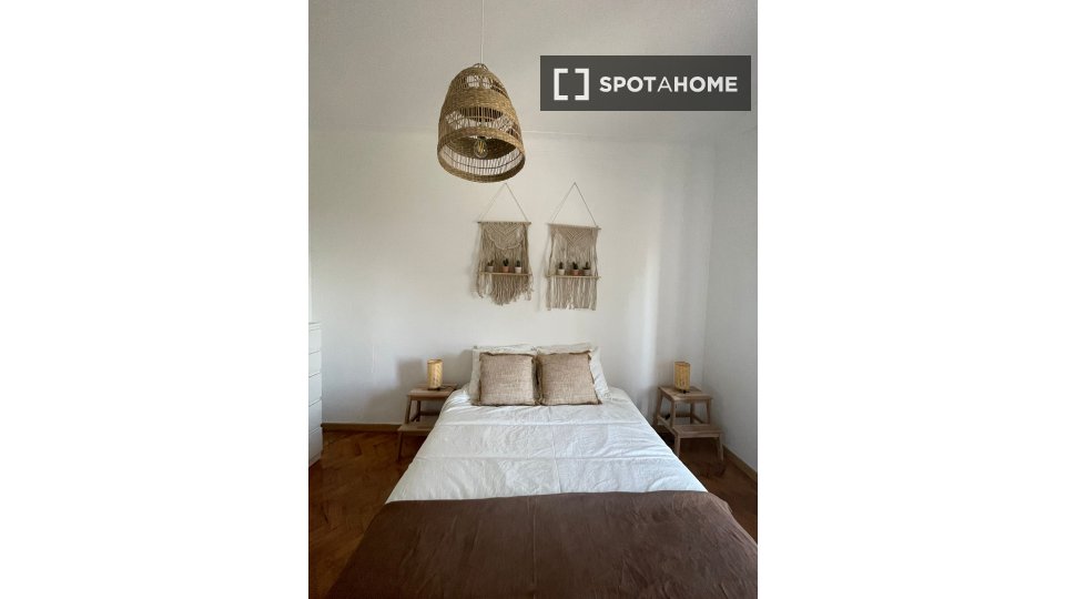 Double room Lisbon, 4 beds, 200m² — photo 7
