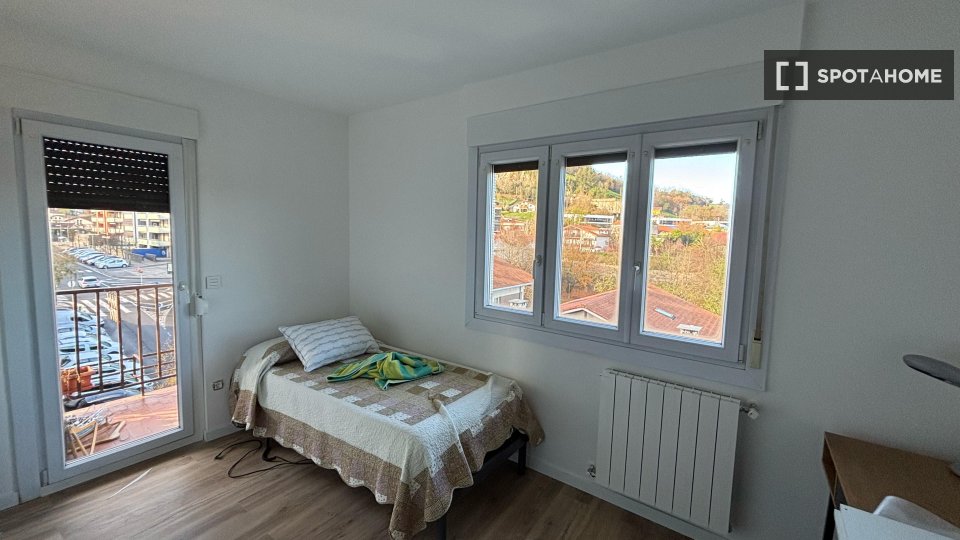 Double room San_Sebastian, 3 beds — photo 1